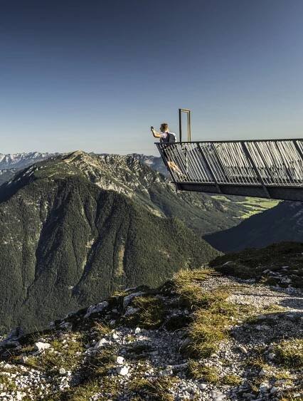 Aussichtsplattform 5fingers am Dachstein Krippenstein mit Blick auf den Hallstättersee