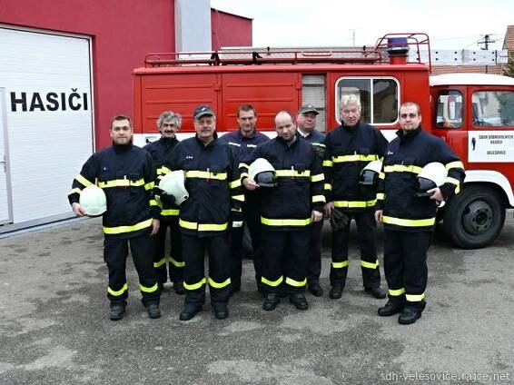 Hasiči ve Velešovicích pracují s mladými. Stojí za kulturou i charitou ve vsi