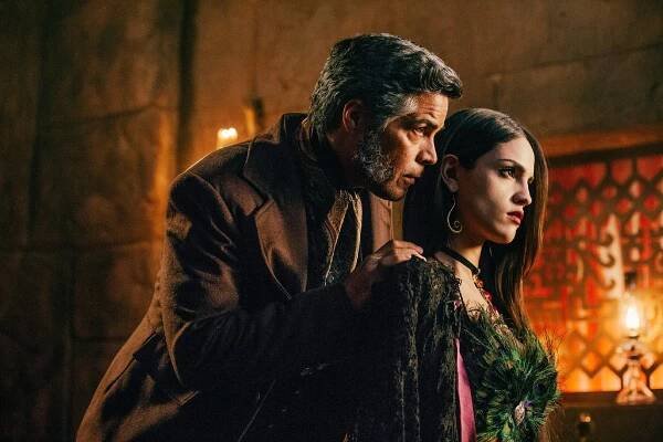 Od soumraku do úsvitu - The Best Little Horror House in Texas - Z filmu - Esai Morales, Eiza González