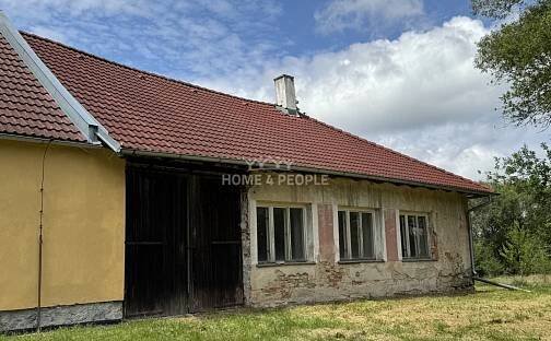 Prodej komerčních prostor s domem, stodolou a zahradou v Maršově