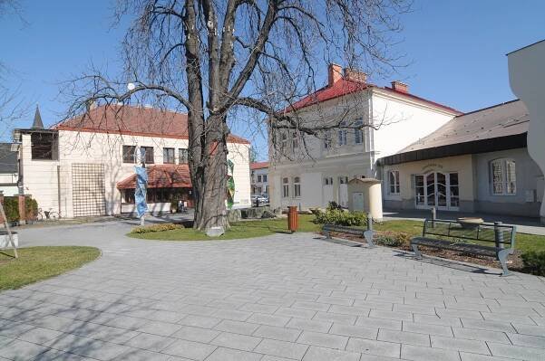 Gymnázium ve Frýdlantu? Dějepis a latinu profesora Skotnici pamatují mnozí