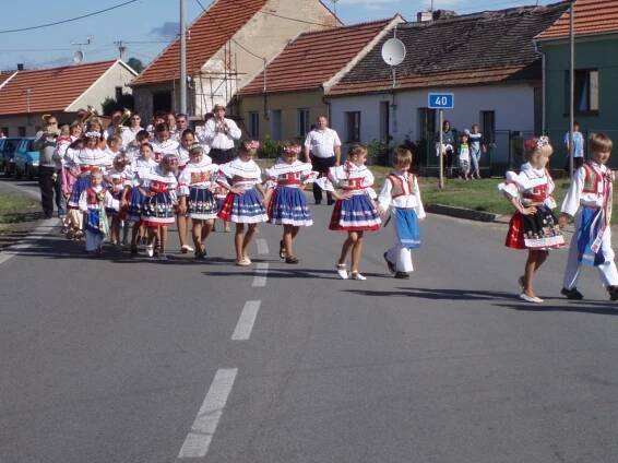 Život v obci - Krojované hody - Oficiální stránky obce Sedlec u Mikulova