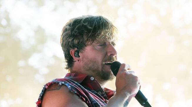 Samu Haber schuf beim Konzert auf der Waldbühne in Northeim eine besondere Verbindung zu seinen Fans. 