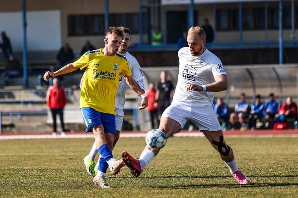 Čtyři penalty, osm gólů. Neratovice začaly kanonádou a hned stáhly Meteor