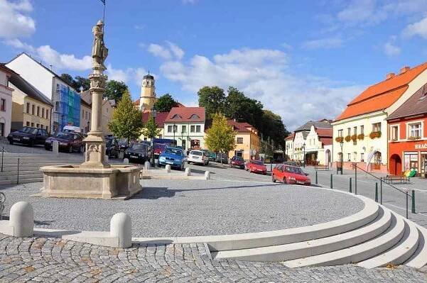 Zámecký park Vlašim – zámek, řeka Blanice, Čínský pavilon a další stavby