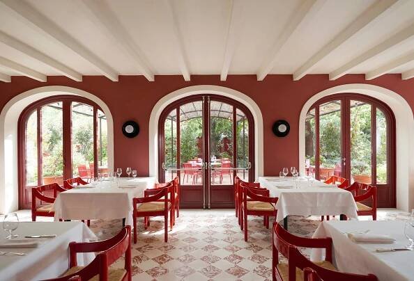 india-mahdavi-ferrari-cavallino-restaurant-designboom-005