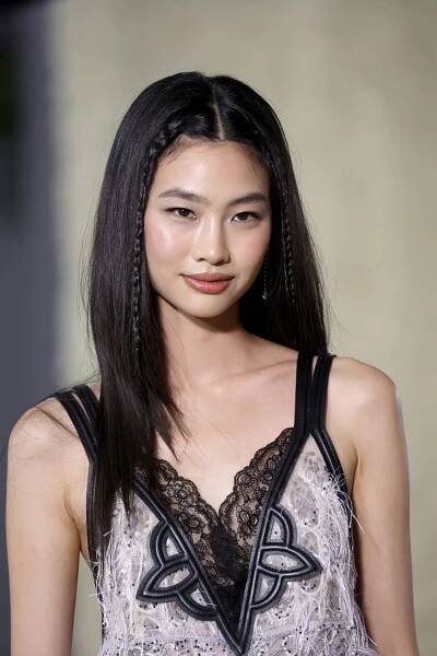 The actor HoYeon Jung with a face-framing hairstyle at an event