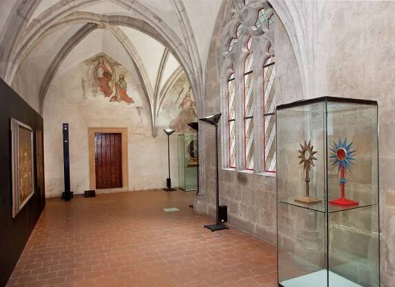 Z výstavního sálu: Smlouva nová a věčná + Křivákova Pieta - Muzeum umění Olomouc