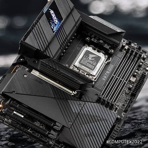 Gigabyte X670 Aorus Pro AX (Zdroj: Gigabyte)