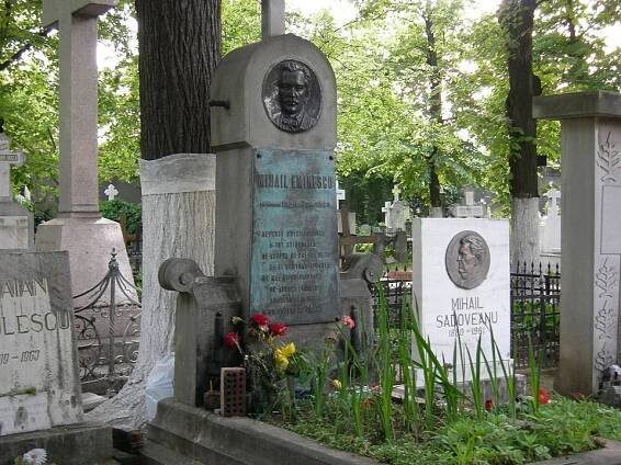 Soubor:Eminescu grave.jpg – Wikipedie