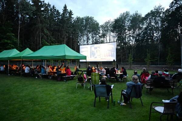 Letní kino Lány - Moře na dvoře - Obec Lány