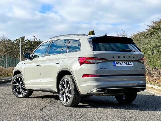 Test Škoda Kodiaq Sportline 2.0 TSI 140 kW DSG 4×4 (2022) – GripTV