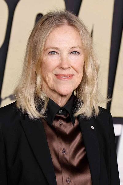 LOS ANGELES, CALIFORNIA - OCTOBER 21: Catherine O'Hara attends the Los Angeles Premiere of 