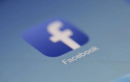 Facebook nasadil kontrolory do boje s dezinformacemi