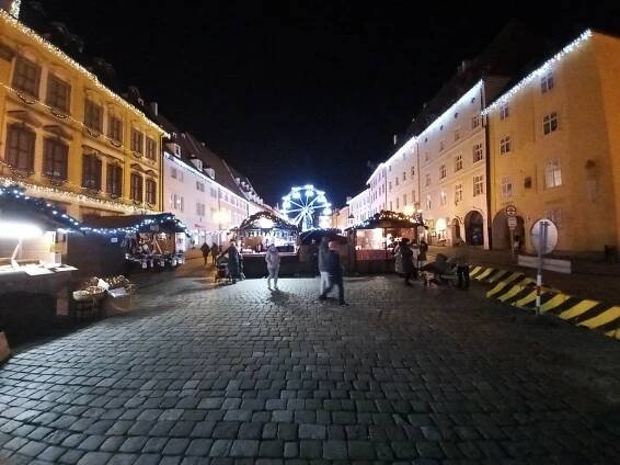 V Chebu mají adventní město. Největší trhy v kraji lákají na trdlo i kluziště