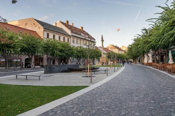 Mierové námestie v Trenčíně – StavbaWeb