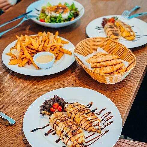 BISTRO & CAFÉ DAI MARINAI, Tuchomerice - Praha 10 - Restaurant Reviews, Photos & Phone Number - Tripadvisor