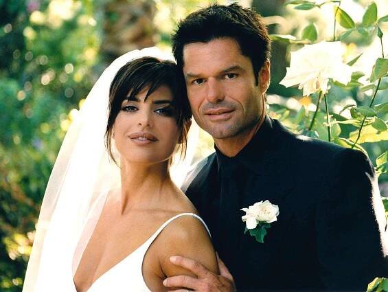 Actors Lisa Rinna and Harry Hamlin pose for a photo after their wedding at their home on March 29, 1997 in Beverly Hills, California. 