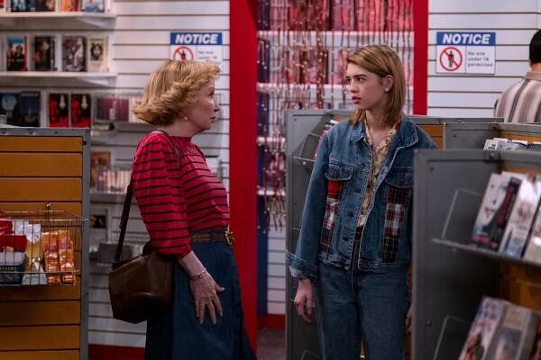 Zlatá devadesátá - Zachraňte Leiu - Z filmu - Debra Jo Rupp, Callie Haverda