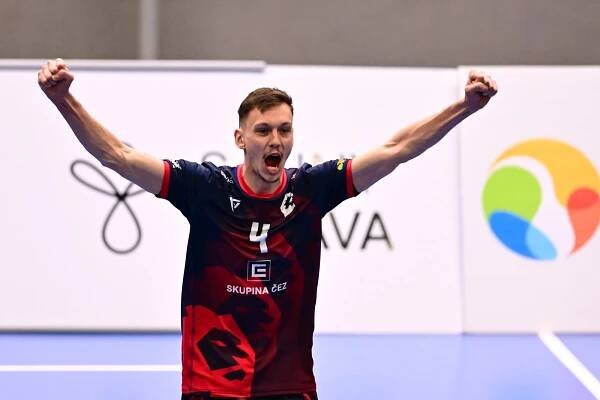 Lvi vyhráli základní část extraligy. Jsem pyšný na náš tým, řekl kapitán Janouch