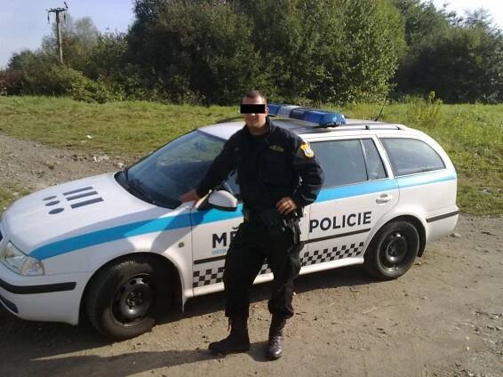 Policistu, kterého zabila zfetovaná řidička, posmrtně povýšili. „K ničemu, co bude s ní?“ zuří lidé - Expres.cz