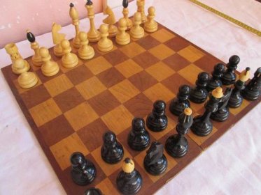Staré veliké dřevěné šachy - Starožitnosti a umění