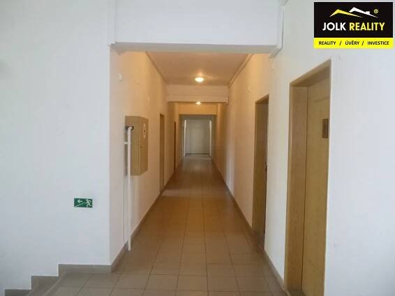Pronájem - kanceláře, 342 m²