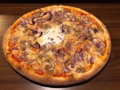 17. Al Tonno 40cm - Borgata pizza Břeclav