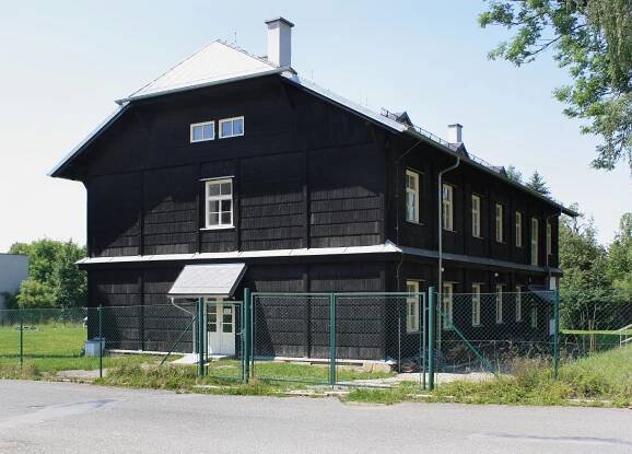 Soubor:Strašice, barracks.jpg – Wikipedie