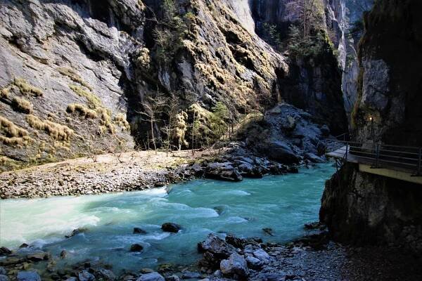 Soutěska Aareschlucht ve Švýcarsku – The Mountain Addict Diary