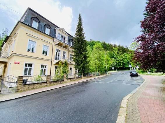 Pronájem bytu 1+1, 43m2, parkovací stání, zařízený, ulice Třebízského – Mariánské Lázně