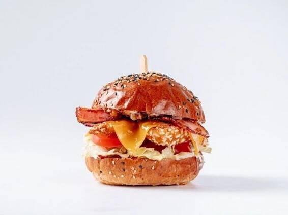 Bouda Crispy Burgers | Wolt | Doručení | České Budějovice