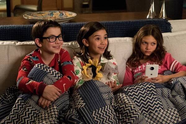 Owen Vaccaro, Scarlett Estevez, Didi Costine - Táta je doma 2 - Z filmu