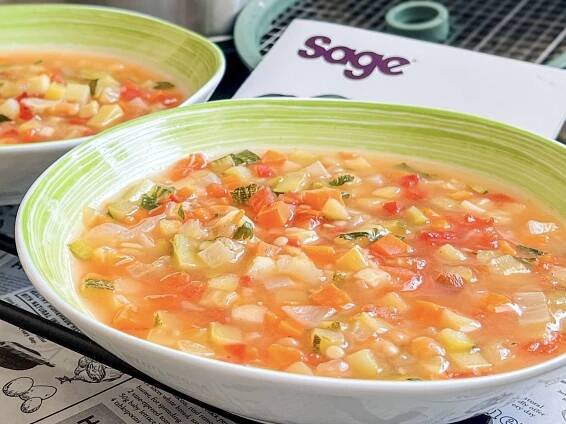 Italská zeleninová polévka Minestrone - vařilamyšička.cz