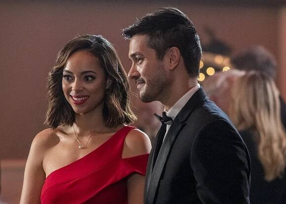 Amber Stevens West, Marco Grazzini - Christmas Unwrapped - Z filmu