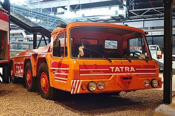 Drtikolka, vítězové Dakaru i expediční speciály – Muzeum nákladních vozů Tatra se konečně otevírá veřejnosti