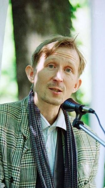 Vladimír Javorský tvrdí, že k holiči nechodí, ale stříhá jej filmový štáb podle toho, jakou roli zrovna hraje.