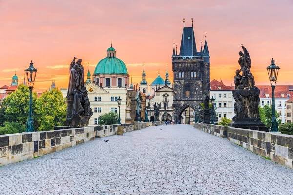 Největší propad spotřeby v cestovním ruchu pocítí Praha - CELYOTURISMU.CZ