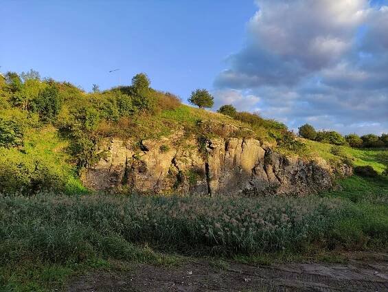 Tip na výlet: Západ Slunce nad Santonem nebo pravěká Stránská skála