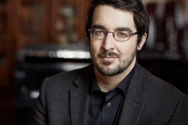 Charles Richard-Hamelin - Agence Station Bleue
