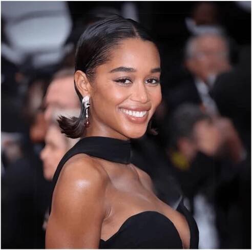 woman wearing a black bridal scarf smiling at the camera