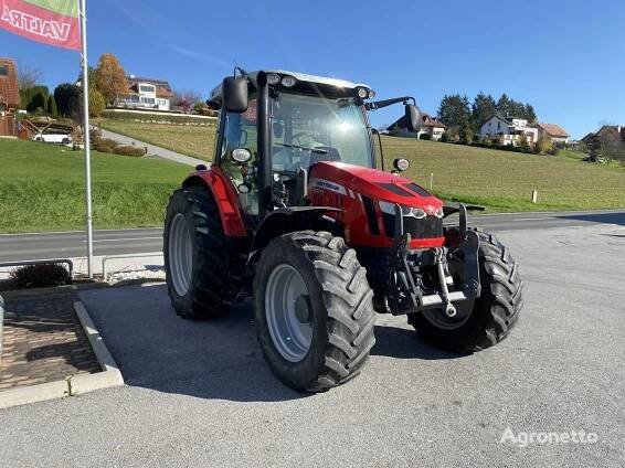Kolový traktor Massey Ferguson MF 5611