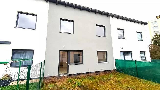 Prodej bytu, 4+1, 106m2, vlastní zahrádka 56m2, Sedlčany - EVROPA realitní kancelář