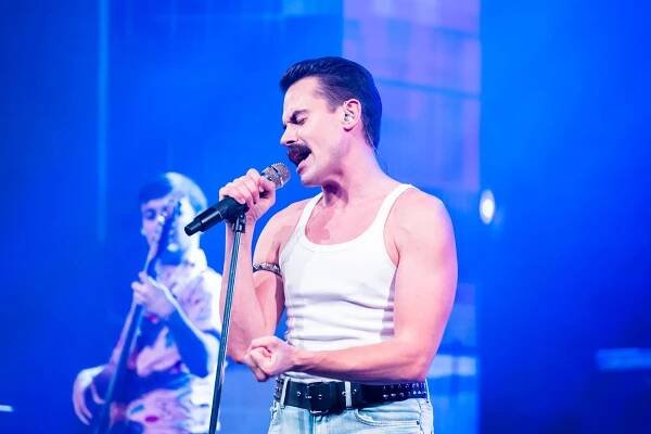 Michael Kluch má stejný rozsah jako Freddie Mercury.