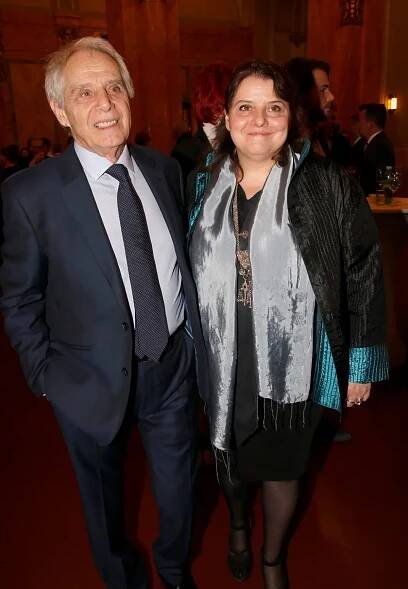 FOTO: Josef Laufer a dcera Ester Lauferová na snímku z roku 2019. – stránka 10