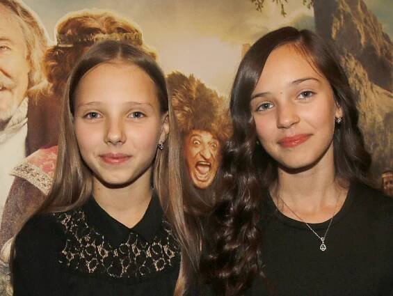 Půvabná Charlotte Ella zazpívala tatínkovi - ČasProŽeny.cz