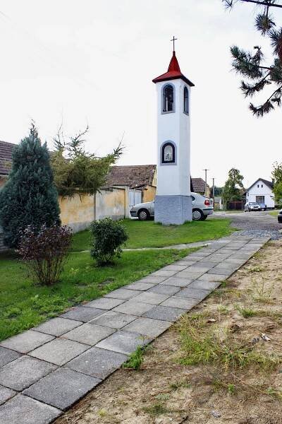 Soubor:Stara Lysa zvonice 1.JPG – Wikipedie