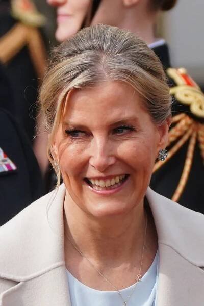 The Duchess of Edinburgh opted for aquamarine floral earrings for historic Changing of the Guard ceremony - after first wearing the jewels on their 10th wedding anniversary