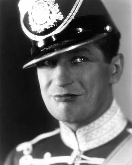 Kouzlo valčíku - Promo - Maurice Chevalier
