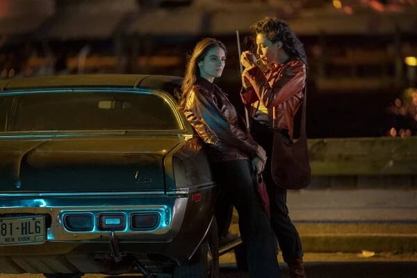 Sny o Manhattanu - Pouze přátelé - Z filmu - Caitlin Stasey, Ella Ma